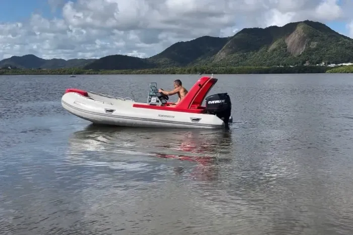 Lancha Bote inflável 4,5 Targa Sport Boat Nautika 90hp