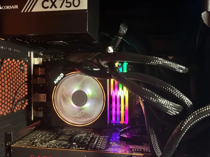 PC GAMER EXCELENTE PARA EDIÇÃO E JOGOS