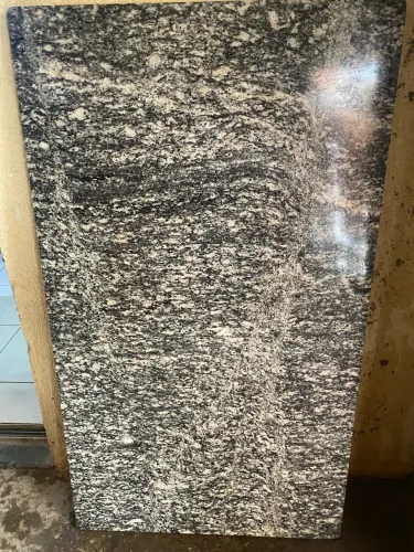 Mesa de granito polida