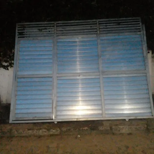 Portão 100% galvanizado medindo 3.20 por 2,50 de altura na chapa 18 com portão social