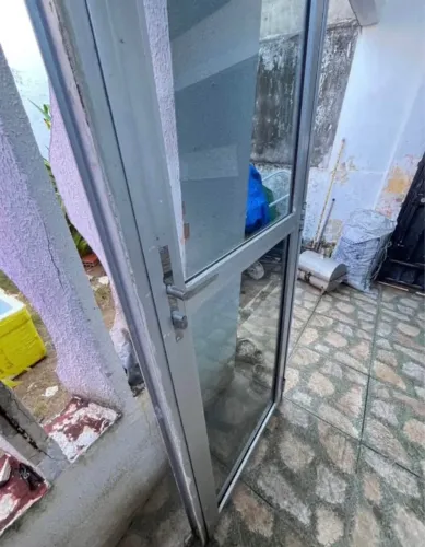 Porta alumínio com vidro