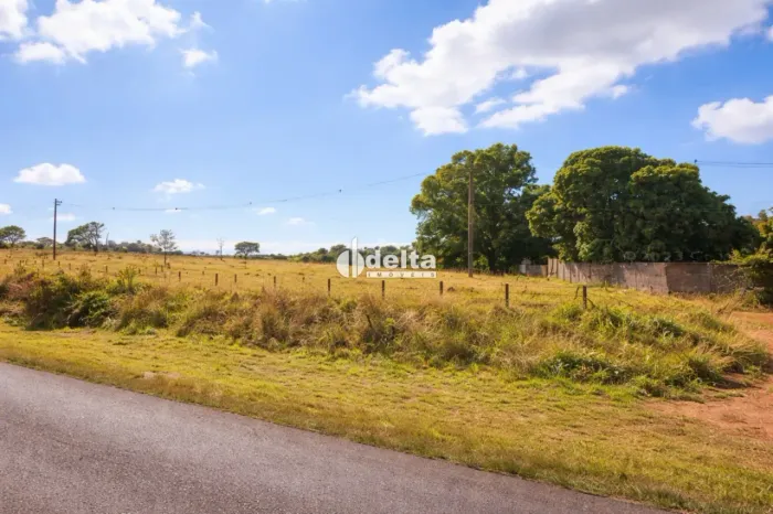 Área comercial disponível para locação e venda no bairro Industrial em Uberlândia-MG