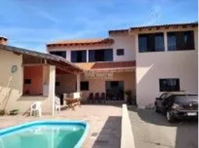Sobrado à venda em Ibiporã com piscina, churrasqueira e 265 m² de área útil