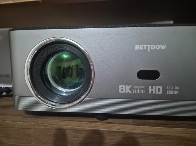 Projetor + Chromecast 3° geração + caixa amplificada