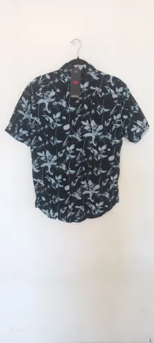 Vendo camisa social manga curta masculino,100% algodão. da marca LEVI'S, tamanho M