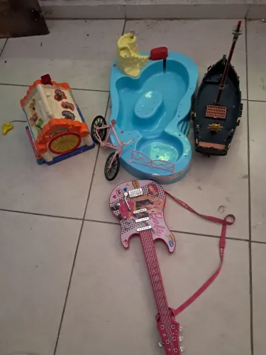 LOTE BRINQUEDOS VARIADO DESAPEGO