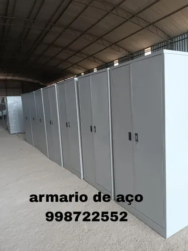 Armário com chaves em aço 1,90 de altura com 4 bandejas leiam o anúncio 