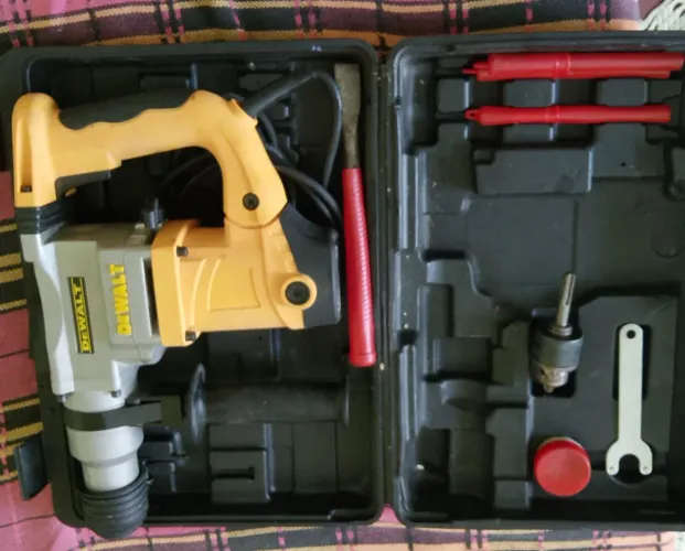 Martelete Dewalt R$ 500,interessados entrar em contato whatsapp *5