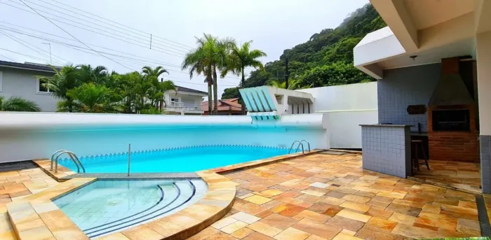 Casa em condomínio Fechado na Praia do Pernambuco em GUARUJÁ
