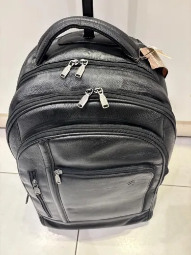 Mochila Executiva de Viagem em Couro Legítimo com rodas e alças retrátil