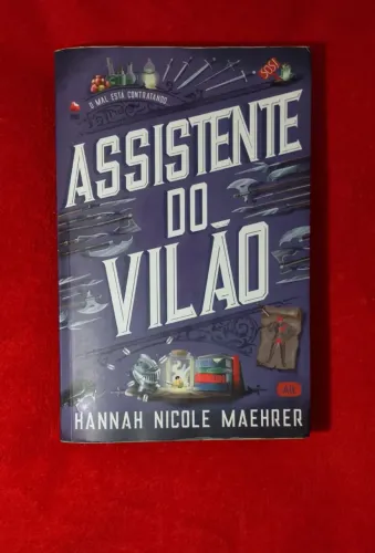 Vende-se 3 livros: assistente do vilão, aprendiz do vilão e aliada do vilão