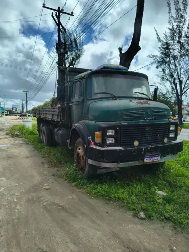Caminhão Truck de carroceria aberta - Mercede Benz 2013