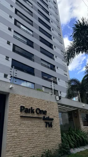Apartamento no Park One amplo e impecável, há uma quadra do Parque do Ingá