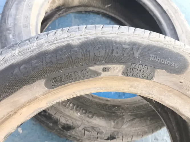 Vendo um par de pneus continental aro 16