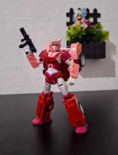 Transformers Legacy Elita one