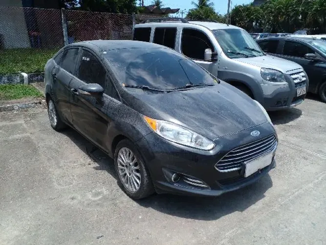 Sucata New Fiesta só peças 