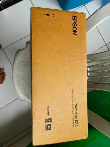 Projetor E24 novo na caixa