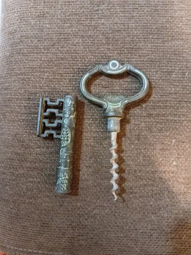 Raridade vendo um saca rolhas judaico antigo formato de chave