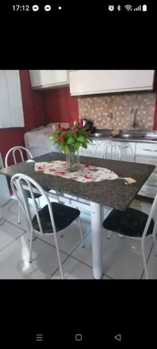 Mesa de mármore com 4 cadeiras entrego