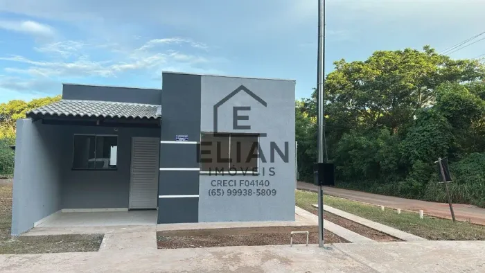 Casa à venda em localização privilegiada em na cidade de com 02 quartos e 2 vagas de garag