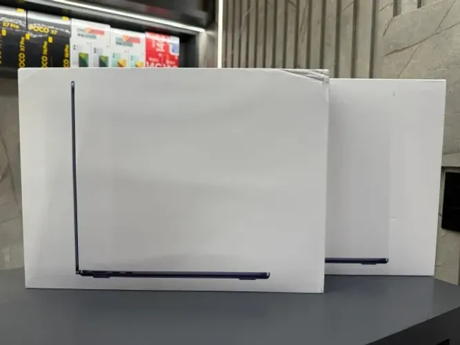 Apple MacBook Air (2024) de 13.6 - 16GB RAM / 256GB SSD - Chip M2