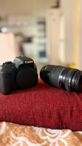 Câmera Cânon t6i com lente 75-300