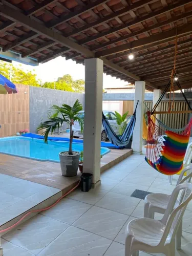 Aluga-se casa de veraneio com piscina, 3 quartos toda mobiliada. Fica a 2,5km da praia.