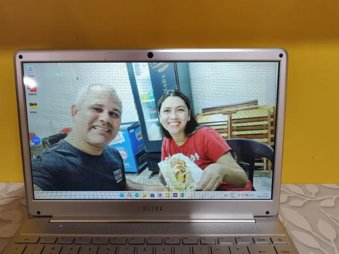 Computador Ultra fino semi-novo - OPORTUNIDADE