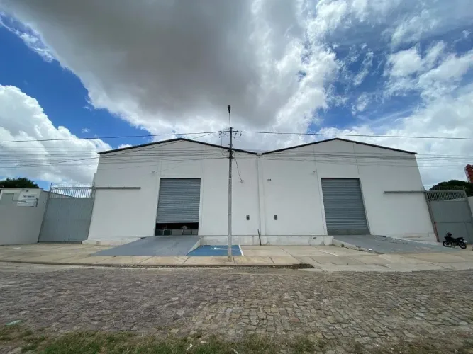 Galpão no Bairro Noivos - Aluguel