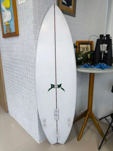 Prancha de surf Ricardo Martins modelo. Groove Tam. 5.7 larg. 18.50 .. 2.30 26 litros