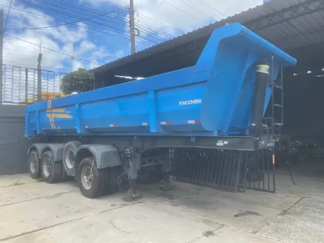 Carreta semi reboque caçamba basculante 20m³