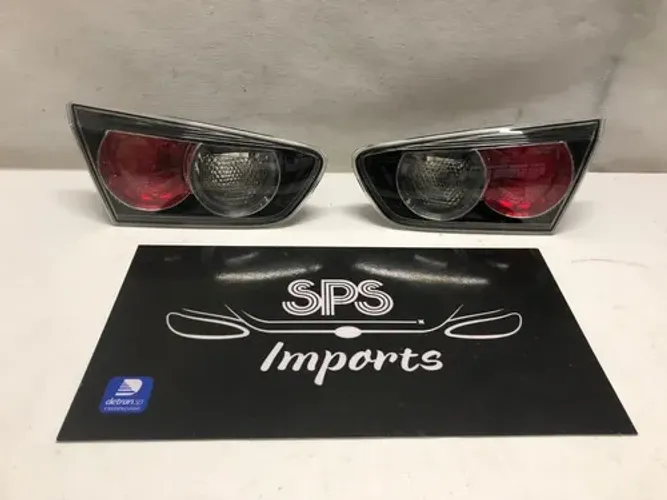 Lanterna Tampa Tras. Dir. Mitsubishi Lancer 2012 A 2018 Ori Direito Transparente