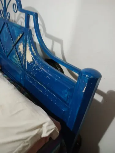 Cama de madeira Queen sem o colchão