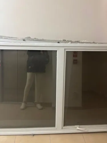 Janela Basculante de Alumínio - Linha Pesada