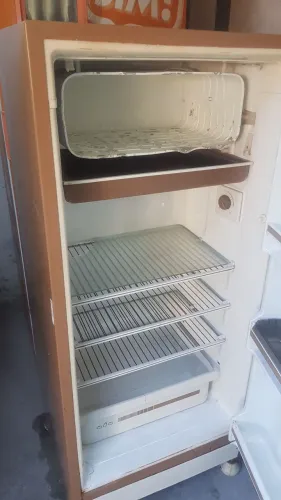 Vendo ou troco esta geladeira pelo celular
