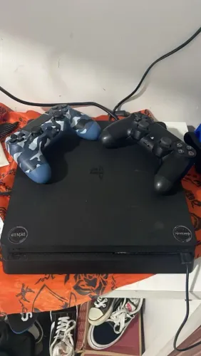 PS4 - 2 controles - 1 Tera de memória