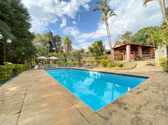 Chácara à venda na zona rural de Divinópolis com 5.000 m².