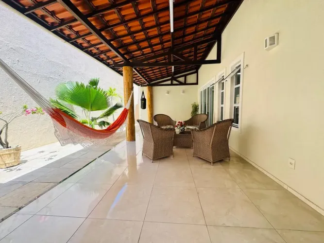 Imóvel para venda possui 240 metros quadrados com 5 quartos em Passaré - Fortaleza - CE