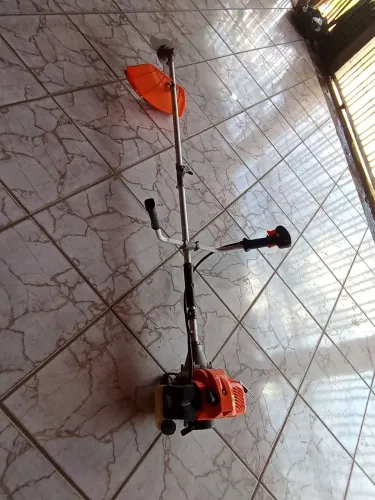 Roçadeira a gasolina 