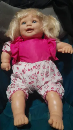 Linda boneca 60cm