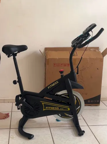 BICICLETA ERGOMÉTRICA SPINNING inercia 13kg com bluetooth para treino fitness