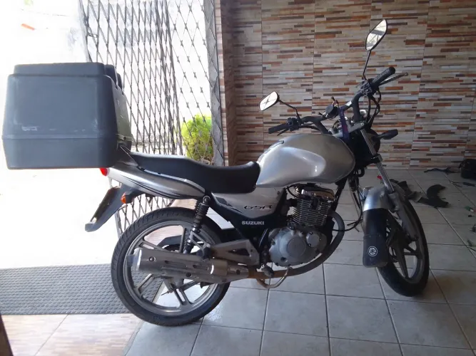Excelente moto suzuki