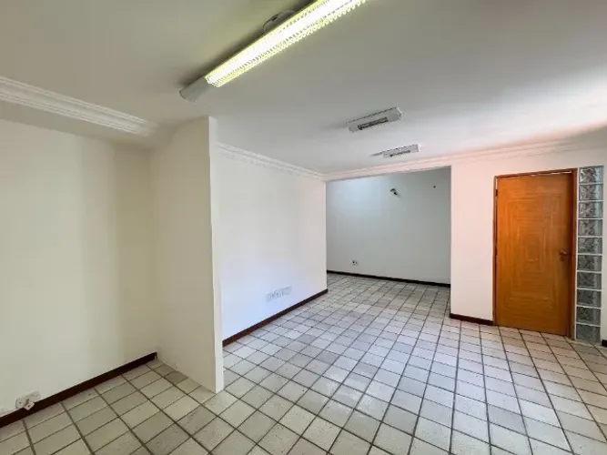 SALA COMERCIAL PARA LOCAÇÃO NA 1ª QUADRA DA PONTA VERDE