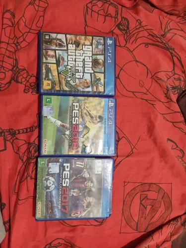 3 jogos usados, Pes 2018, Pes 2017 e GTA 5.