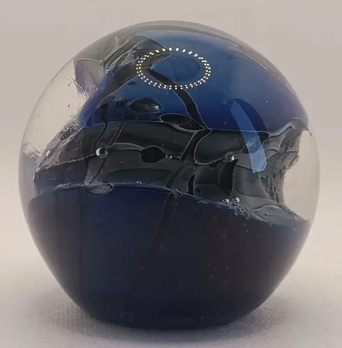 Peso de papel em cristal artístico assinado R. Strong - peça em vidro maciço azul