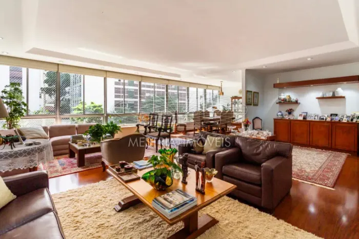 Apartamento com 277 m² | Planta excelente | 3 vagas + deposito | Localização TOP!
