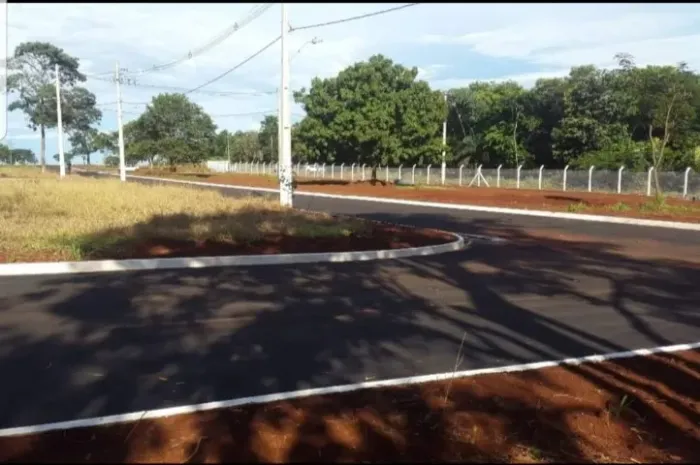 Vendo um terreno o condomínio hoto florestal em planura mg 347m²