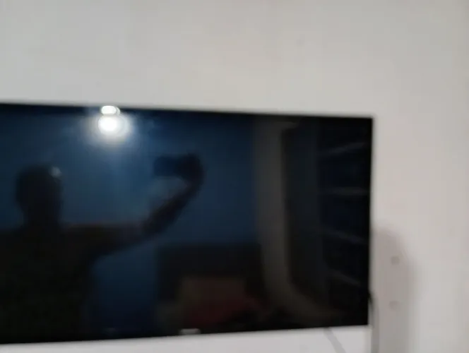 Vendo uma tv smart semi nova