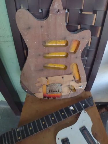 Corpo de guitarra tonante
