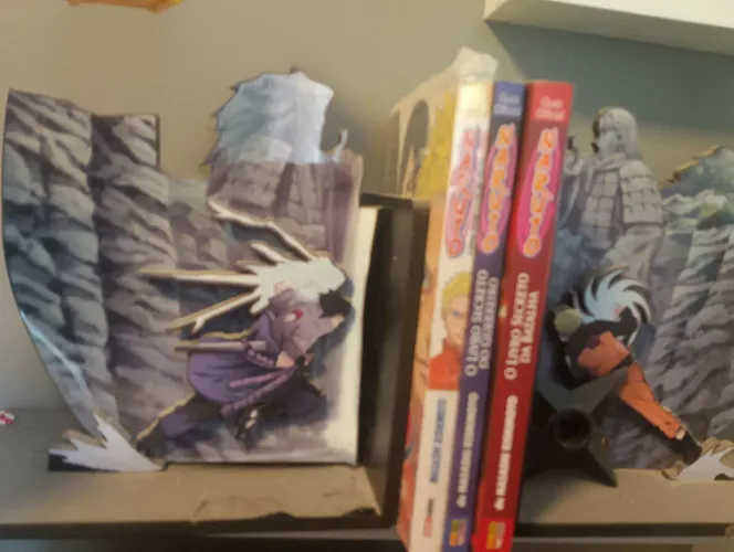 Mangá Naruto + Aparador de Livros